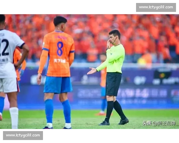 淮安南京德比现争议铲球!激烈对抗下险酿乌龙